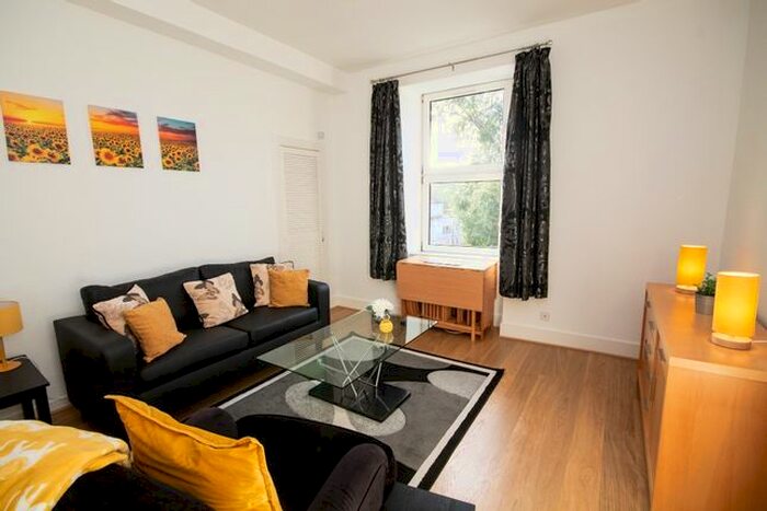 2 Bedroom Flat To Rent In Merkland Road East, City Centre, Aberdeen AB24