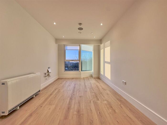 1 Bedroom Flat To Rent In Virginia House, Walton Street, Aylesbury, HP21