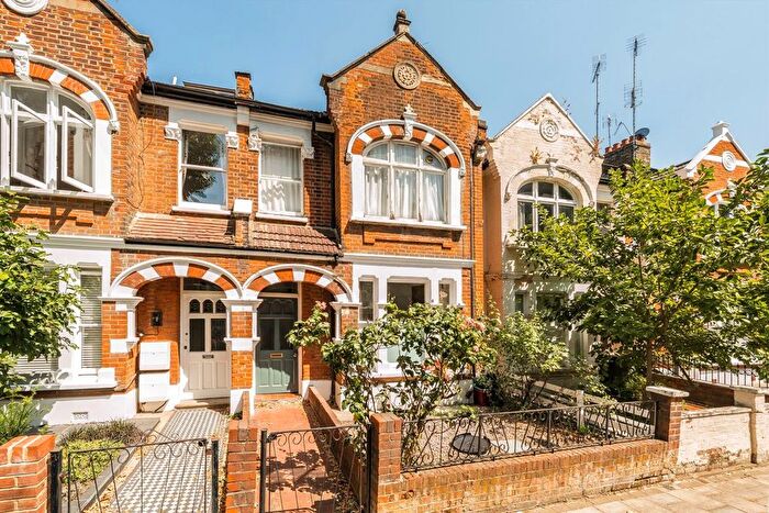 3 Bedroom Flat For Sale In Silver Crescent, Chiswick, W4