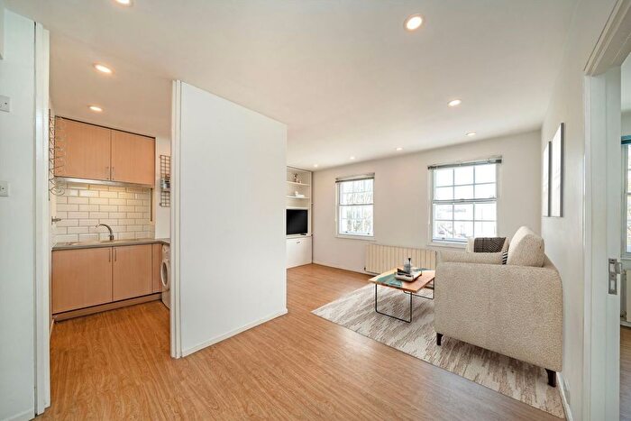 2 Bedroom Flat To Rent In Kensington Church Street, Kensington, W8