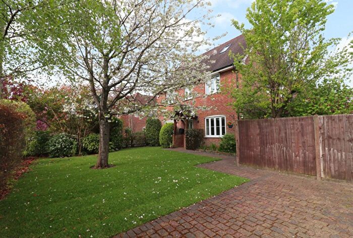 6 Bedroom Detached House For Sale In Lyons Place, Hedge End, SO30