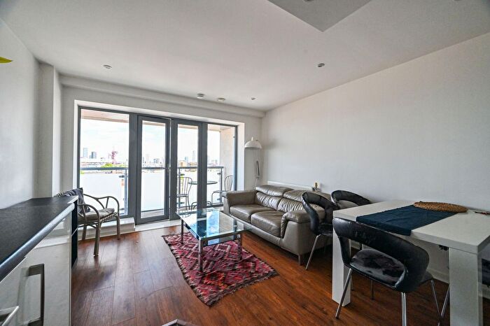 2 Bedroom Flat To Rent In Vernon Road, Bow, London, E3