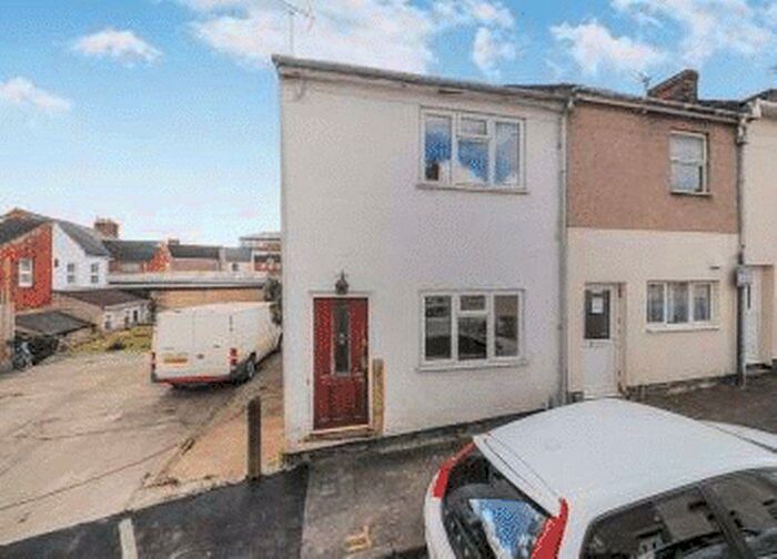 3 Bedroom End Of Terrace House To Rent In Bed House To Rent, Stanley Street, Old Town, SN1