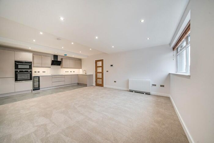 2 Bedroom Flat To Rent In Lidget Hill, Pudsey, LS28