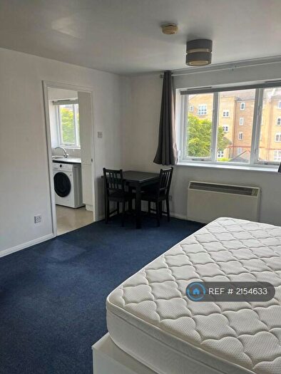 Studio To Rent In Telegraph Place, London, E14