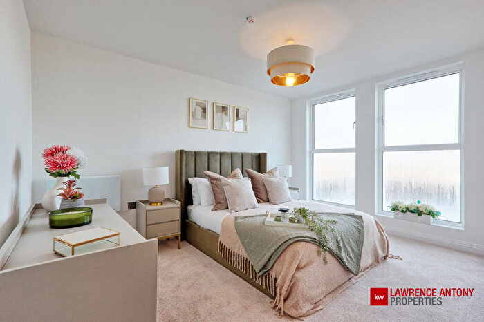 1 Bedroom Apartment For Sale In London Road, Westcliff-on-Sea, SS0