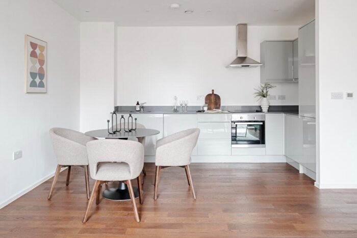 2 Bedroom Apartment To Rent In Gransden Avenue London, E8