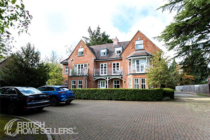 3 Bedroom Apartment For Sale In Amersham Road, High Wycombe, Buckinghamshire, HP13