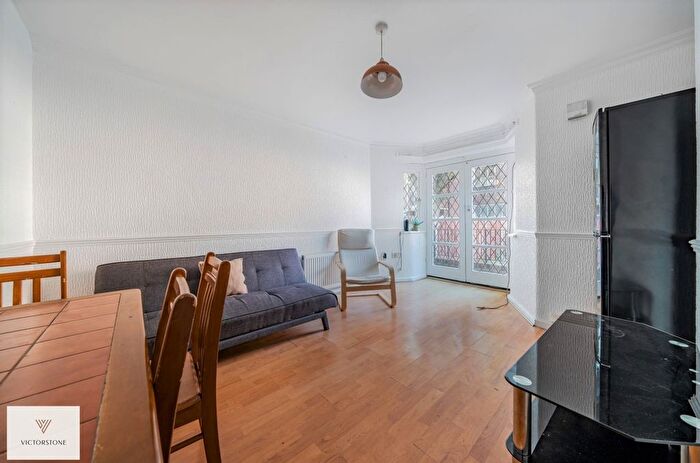 4 Bedroom Maisonette To Rent In Tiber Gardens, Kings Cross, London, N1
