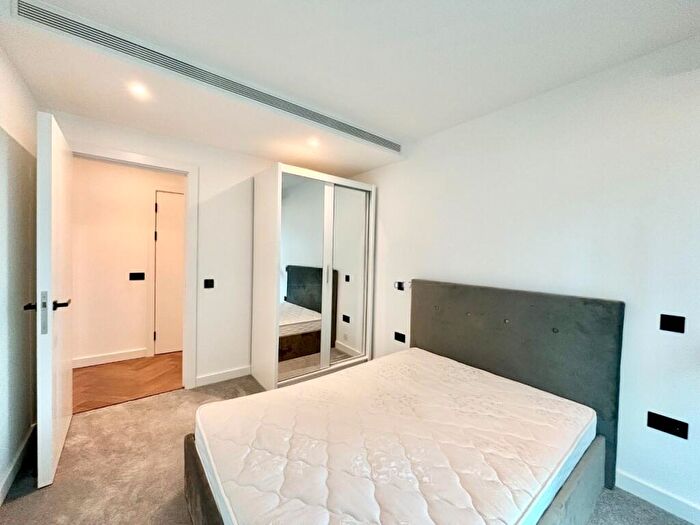 2 Bedroom Flat To Rent In Merino Gardens, Tower Hamlets, London, E1W