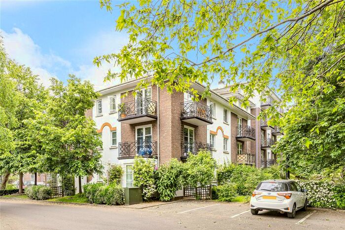 1 Bedroom Flat To Rent In Brompton Park Crescent, London, SW6