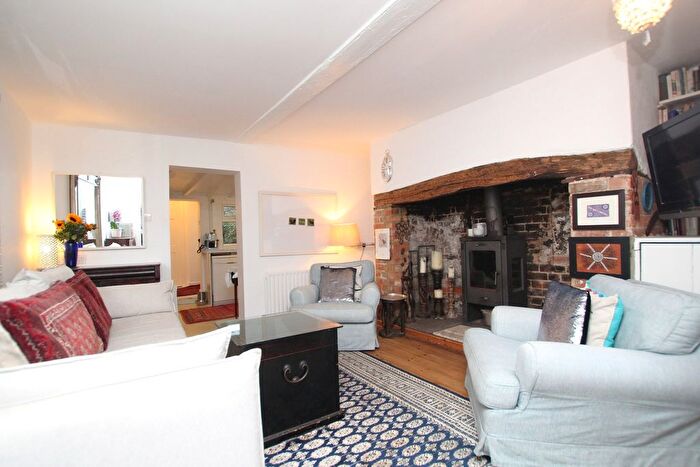 2 Bedroom Cottage For Sale In School Lane, Shepperton, TW17
