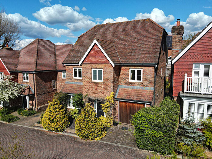 5 Bedroom Detached House For Sale In Holland Park, Caterham, CR3