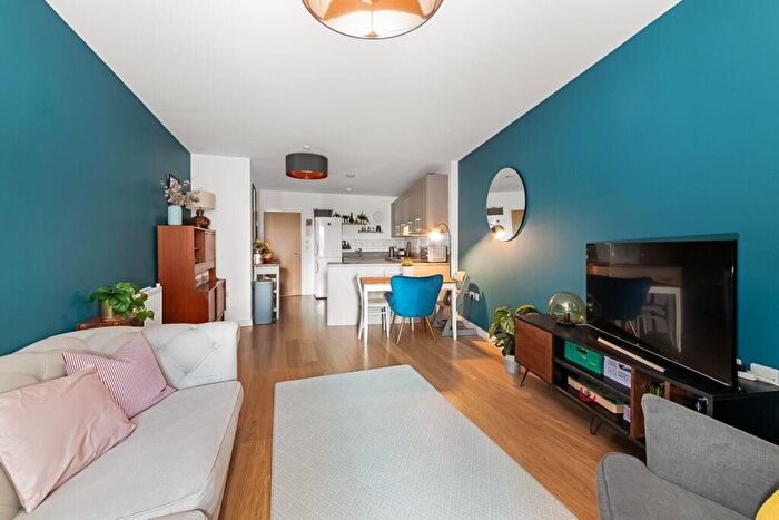 2 Bedroom Apartment To Rent In Woods Road, Peckham, London, SE15