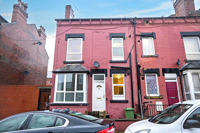 3 Bedroom End Of Terrace House For Sale In Bayswater Row, Leeds, West Yorkshire, LS8
