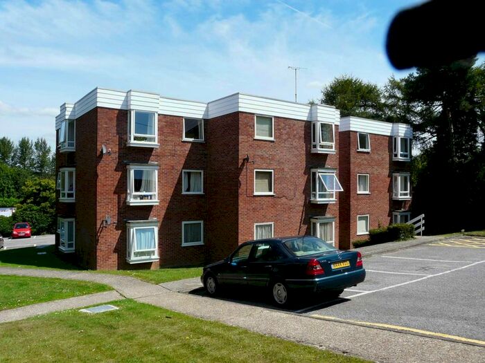 1 Bedroom Flat To Rent In Firgrove Court, Hungerford, RG17