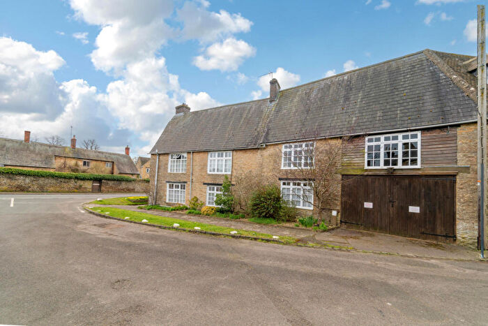 3 Bedroom Cottage For Sale In Roundtown Aynho Banbury, Oxfordshire, OX17