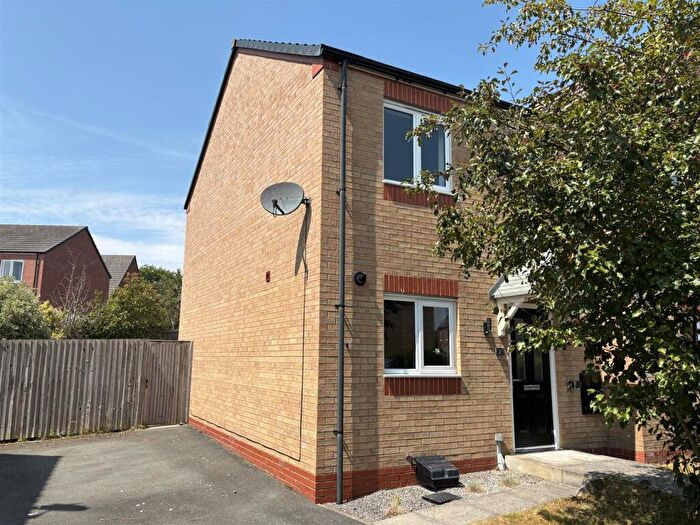 3 Bedroom Semi-Detached House To Rent In Chestnut Way, Penyffordd, Chester, CH4