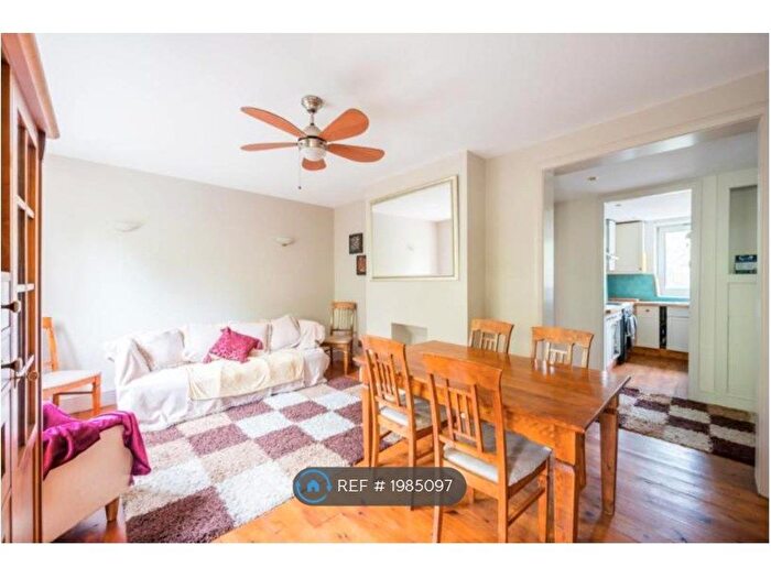 2 Bedroom Flat To Rent In Cathay Street, London, SE16