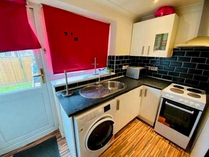 Studio To Rent In Uxbridge Road, Slough, SL2