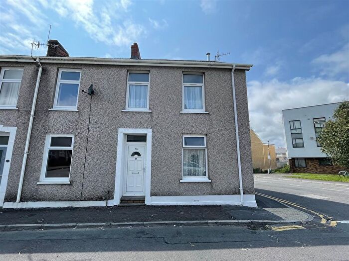 3 Bedroom End Of Terrace House For Sale In Wern Road, Llanelli, SA15