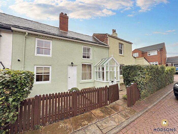 3 Bedroom Cottage To Rent In Woodcroft, Wakefield, WF2