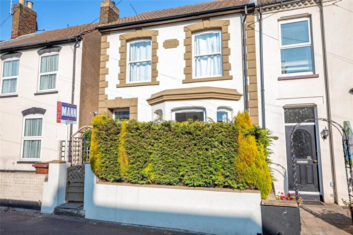 3 Bedroom Terraced House For Sale In Kingswood Road, Gillingham, Kent, ME7