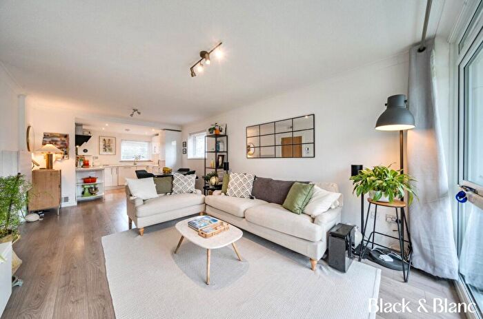 2 Bedroom Apartment For Sale In Brackley Road, Beckenham, BR3