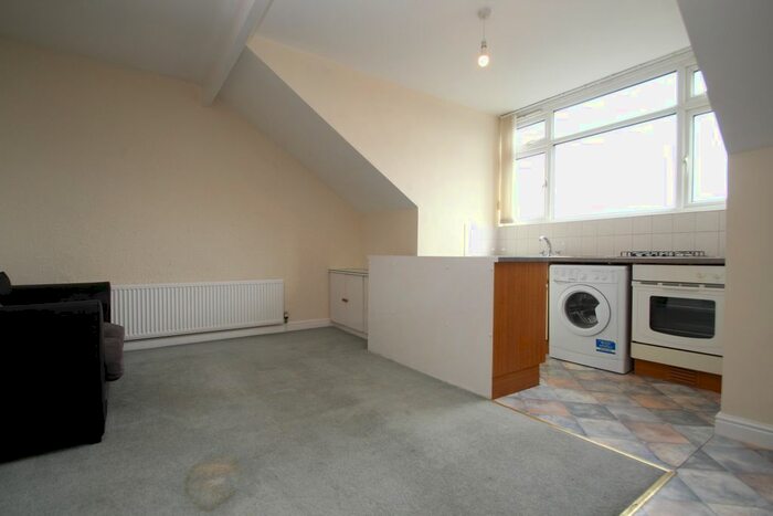 1 Bedroom Flat To Rent In Salisbury View, Armley, Leeds, LS12