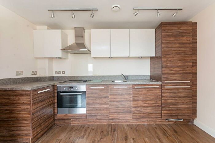 2 Bedroom Flat To Rent In The Green, Southall, UB2