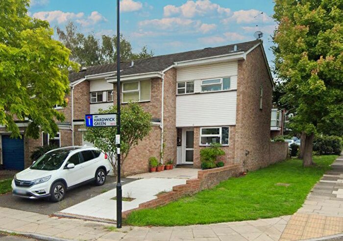 4 Bedroom Town House To Rent In Hardwick Green, London, W13