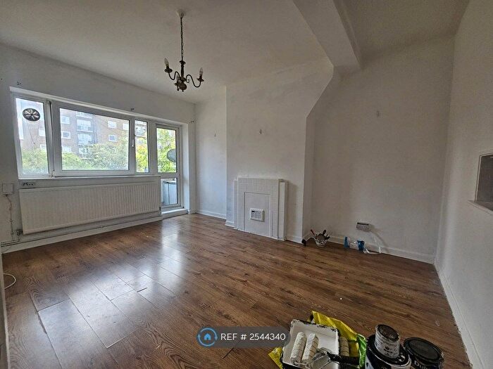 3 Bedroom Flat To Rent In Fulcher House, London, N1