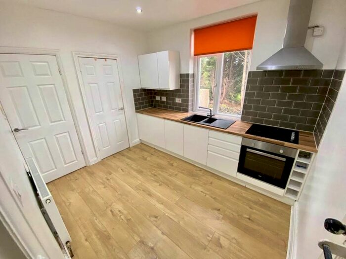 2 Bedroom Semi-Detached House To Rent In William St, Huddersfield, Crosland Moor, HD4