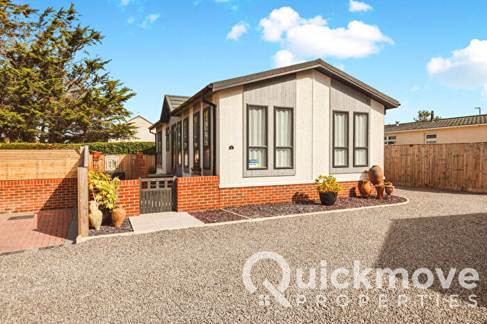 2 Bedroom Park Home For Sale In Cheltenham, Gloucestershire, GL51