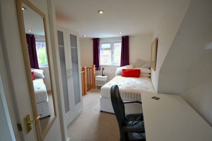 4 Bedroom Terraced House To Rent In Foxhill Road, Reading, Berkshire, RG1