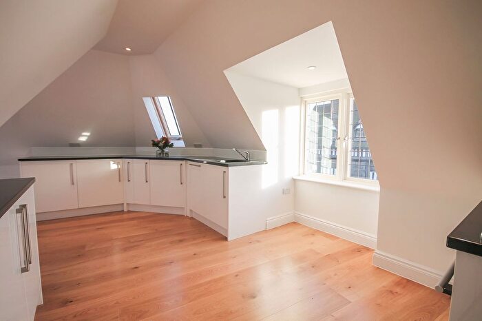 2 Bedroom Flat For Sale In High Street, East Grinstead, RH19