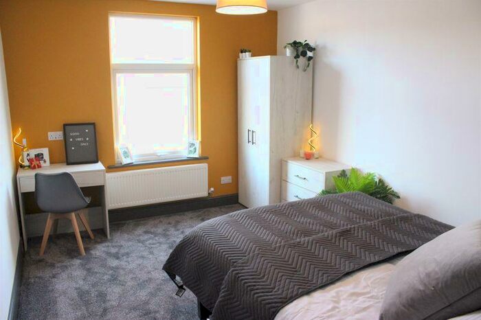 1 Bedroom Terraced House To Rent In Park Street, Bolton, BL1