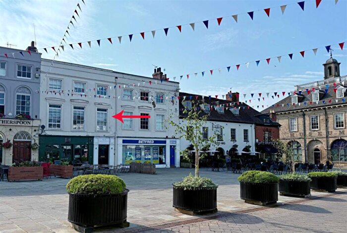 2 Bedroom Apartment For Sale In Market Place Warwick, CV34