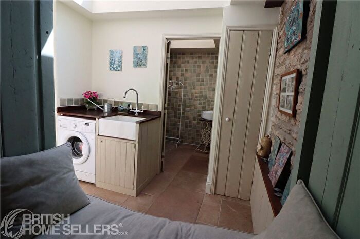 4 Bedroom Detached House For Sale In High Street, Swanage, Dorset, BH19 - Photo 11