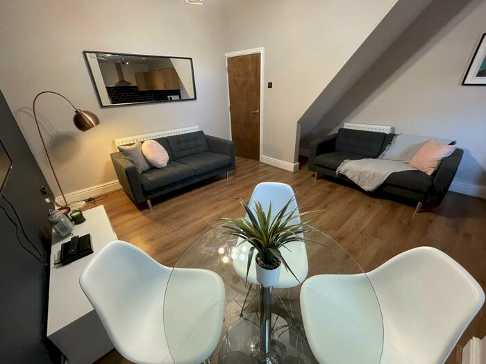 4 Bedroom Terraced House To Rent In Birstall Road, L6