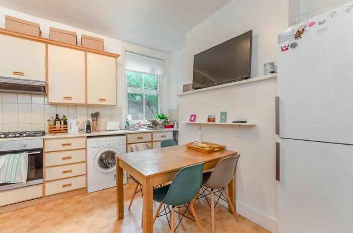 2 Bedroom Flat To Rent In Hamlet Gardens, Ravenscourt Park, London, W6