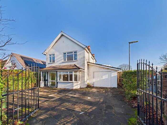 3 Bedroom Detached House For Sale In Molesey Road, West Molesey, KT8