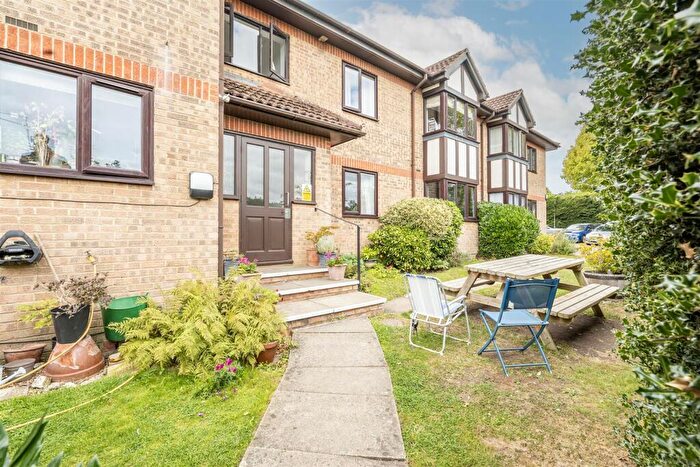 1 Bedroom Flat For Sale In Westfield Road, Harpenden, AL5