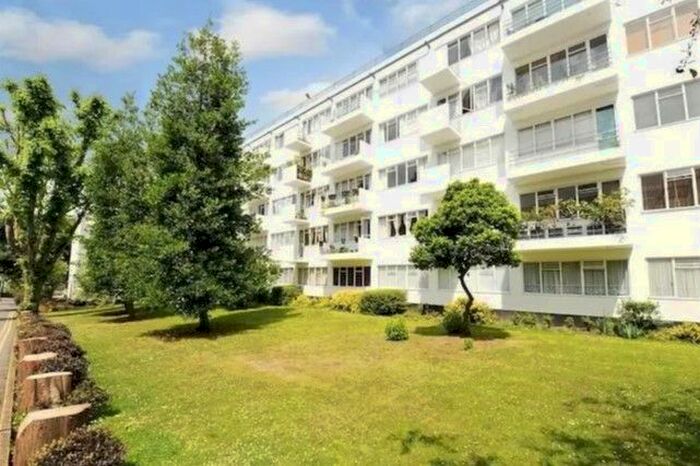 Studio To Rent In Streatham Hill, London, SW2