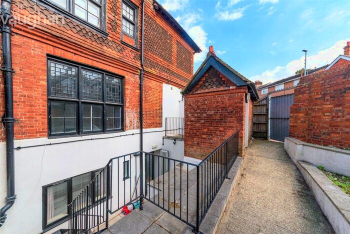 1 Bedroom Flat To Rent In Elm Grove, Brighton, East Sussex, BN2