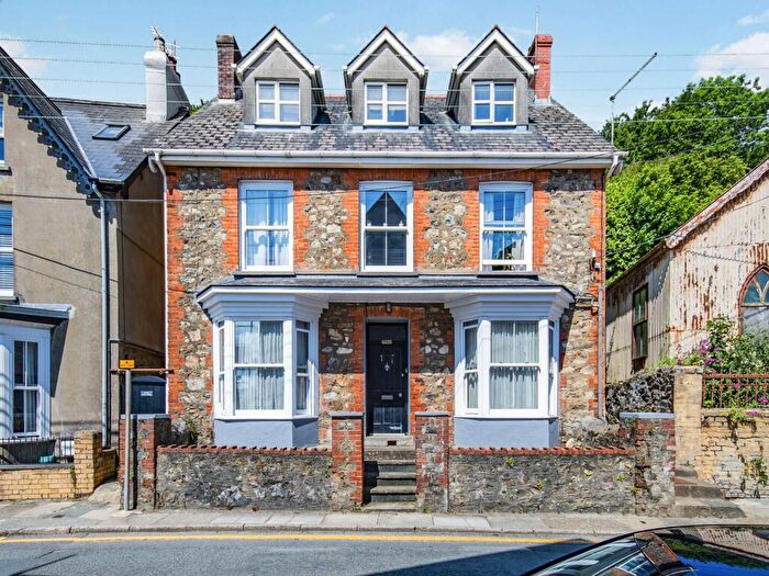 4 Bedroom Flat For Sale In Goodwick, Pembrokeshire, SA64
