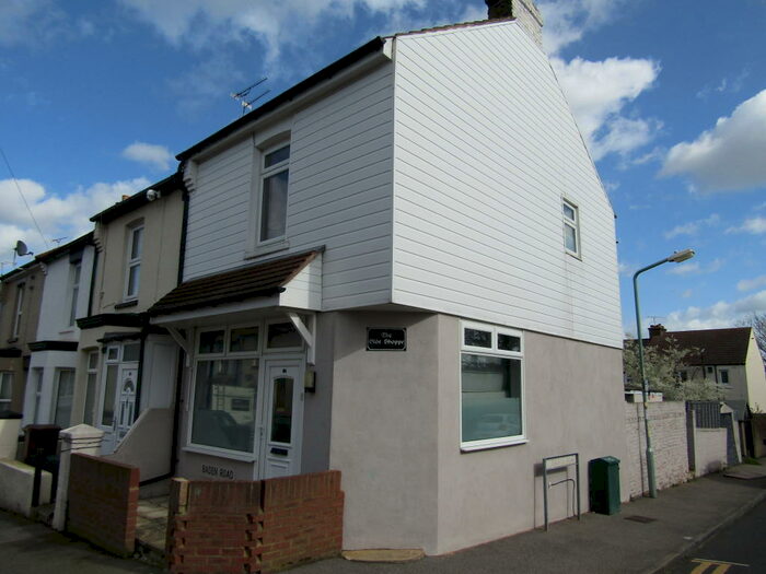 3 Bedroom End Of Terrace House To Rent In Baden Road, Gillingham, ME7