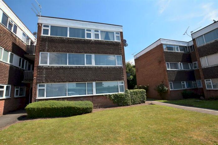 2 Bedroom Flat To Rent In Yarningale Road Willenhall Coventry West Midlands, CV3