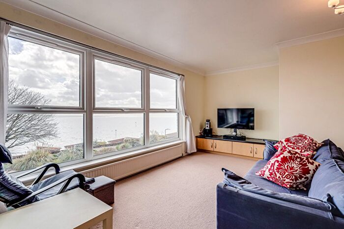 2 Bedroom Flat For Sale In Rampart Terrace, Southend-On-Sea, SS3