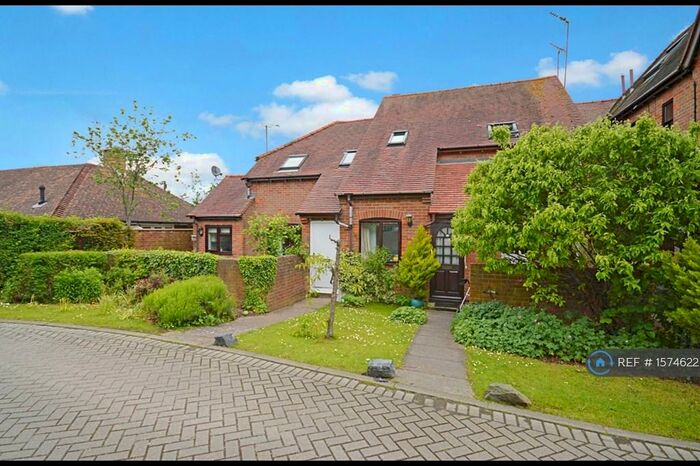 2 Bedroom Maisonette To Rent In Chiltern Court, Wendover, HP22